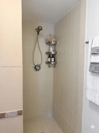 $2,400 | 3052 Southwest 27th Avenue, Unit 204, Miami, FL 33133