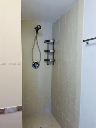 $2,400 | 3052 Southwest 27th Avenue, Unit 204, Miami, FL 33133