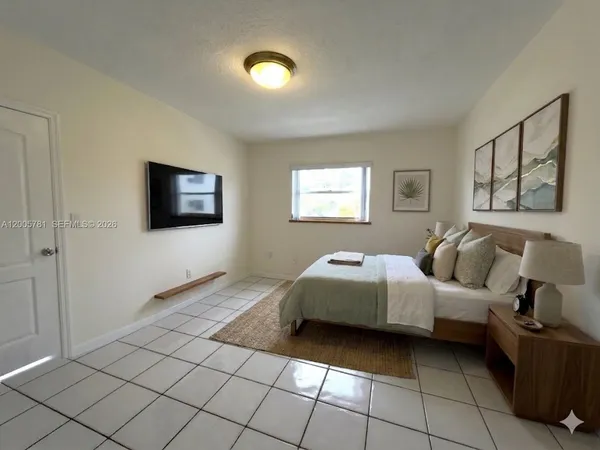 $2,400 | 3052 Southwest 27th Avenue, Unit 204, Miami, FL 33133