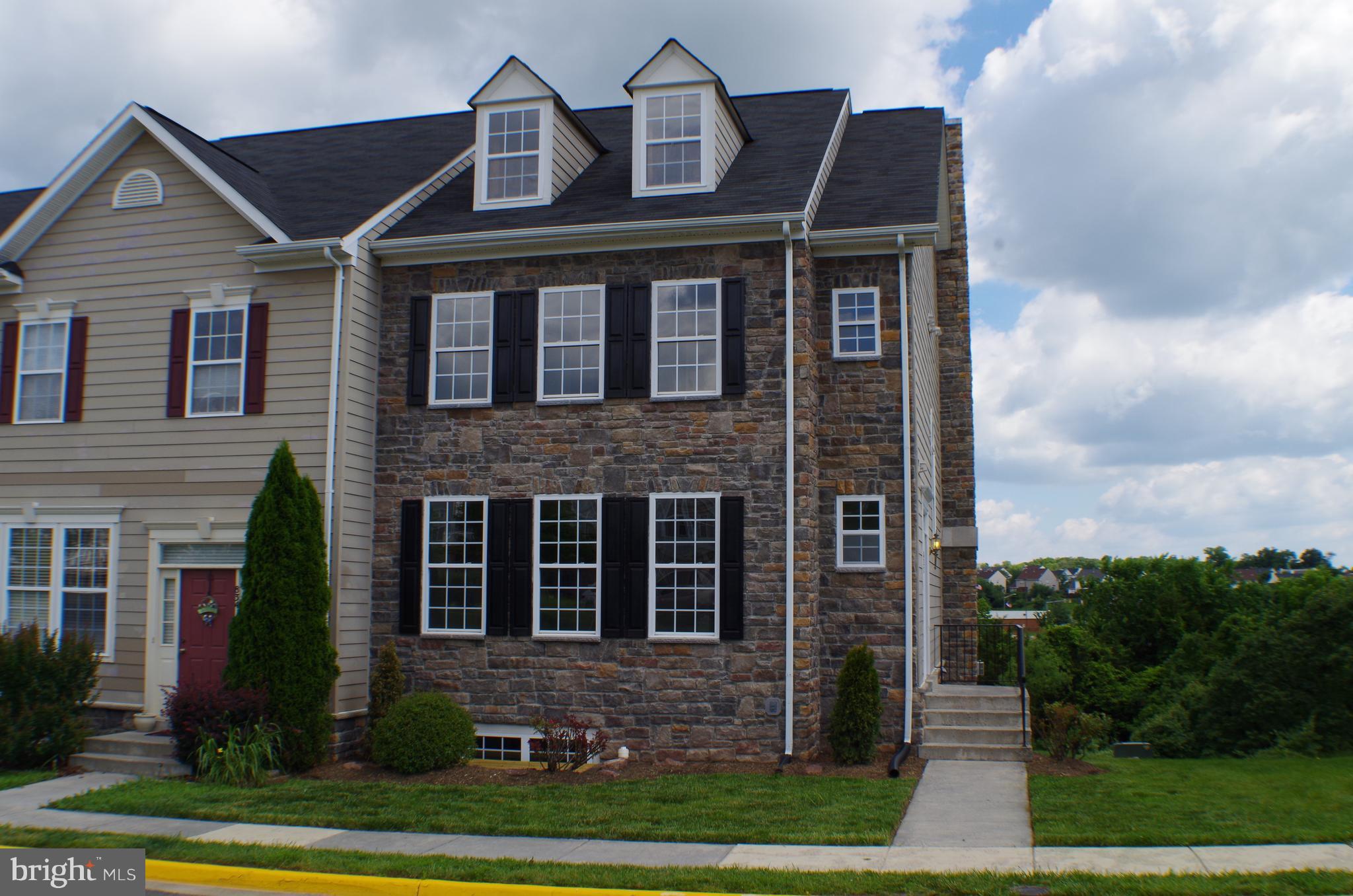 832 Linfield Terrace Northeast Leesburg, VA 20176 - Photo 1 of 25 Exterior (Front)