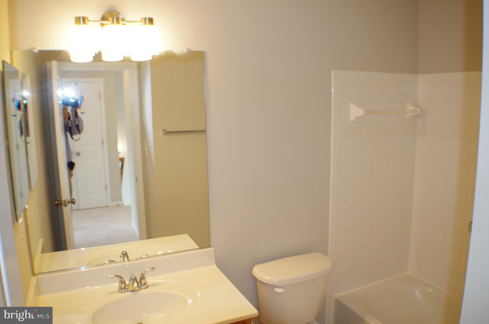 832 Linfield Terrace Northeast Leesburg, VA 20176 - Photo 12 of 25 Bath