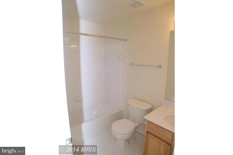 832 Linfield Terrace Northeast Leesburg, VA 20176 - Photo 7 of 25 Bath