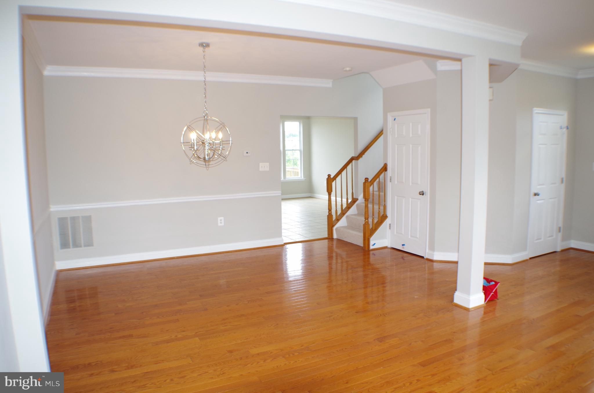 832 Linfield Terrace Northeast Leesburg, VA 20176 - Photo 8 of 25 Living Room