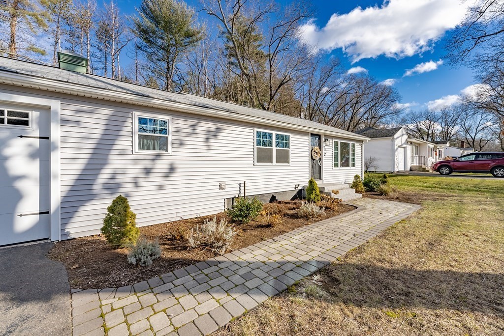 22 Ridge Road South Hadley, MA 01075 - Photo 2 of 36 a front view of a house with garden