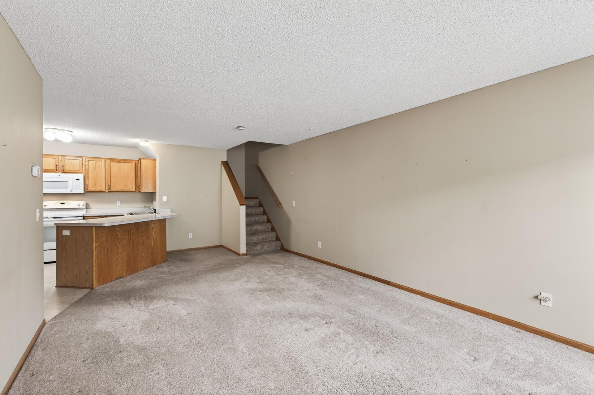 8639 Quarry Ridge Lane, Unit I Woodbury, MN 55125 - Photo 3 of 18