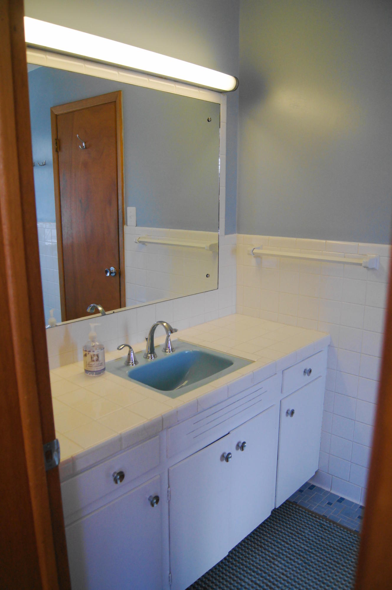 108 Westlook Circle Oak Ridge, TN 37830 - Photo 17 of 32 Master Bathroom 1.JPG
