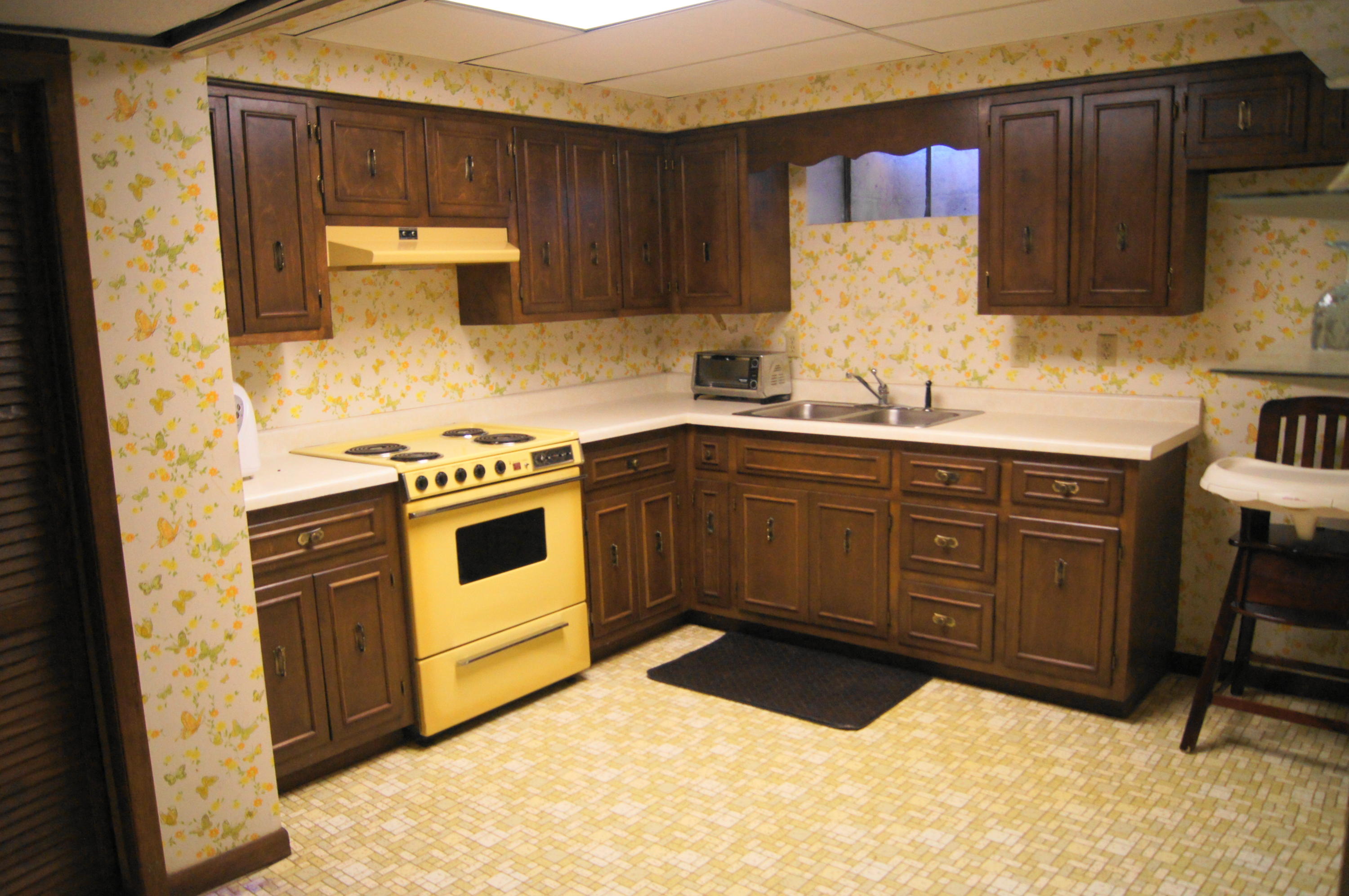 108 Westlook Circle Oak Ridge, TN 37830 - Photo 25 of 32 Kitchenette 1.JPG