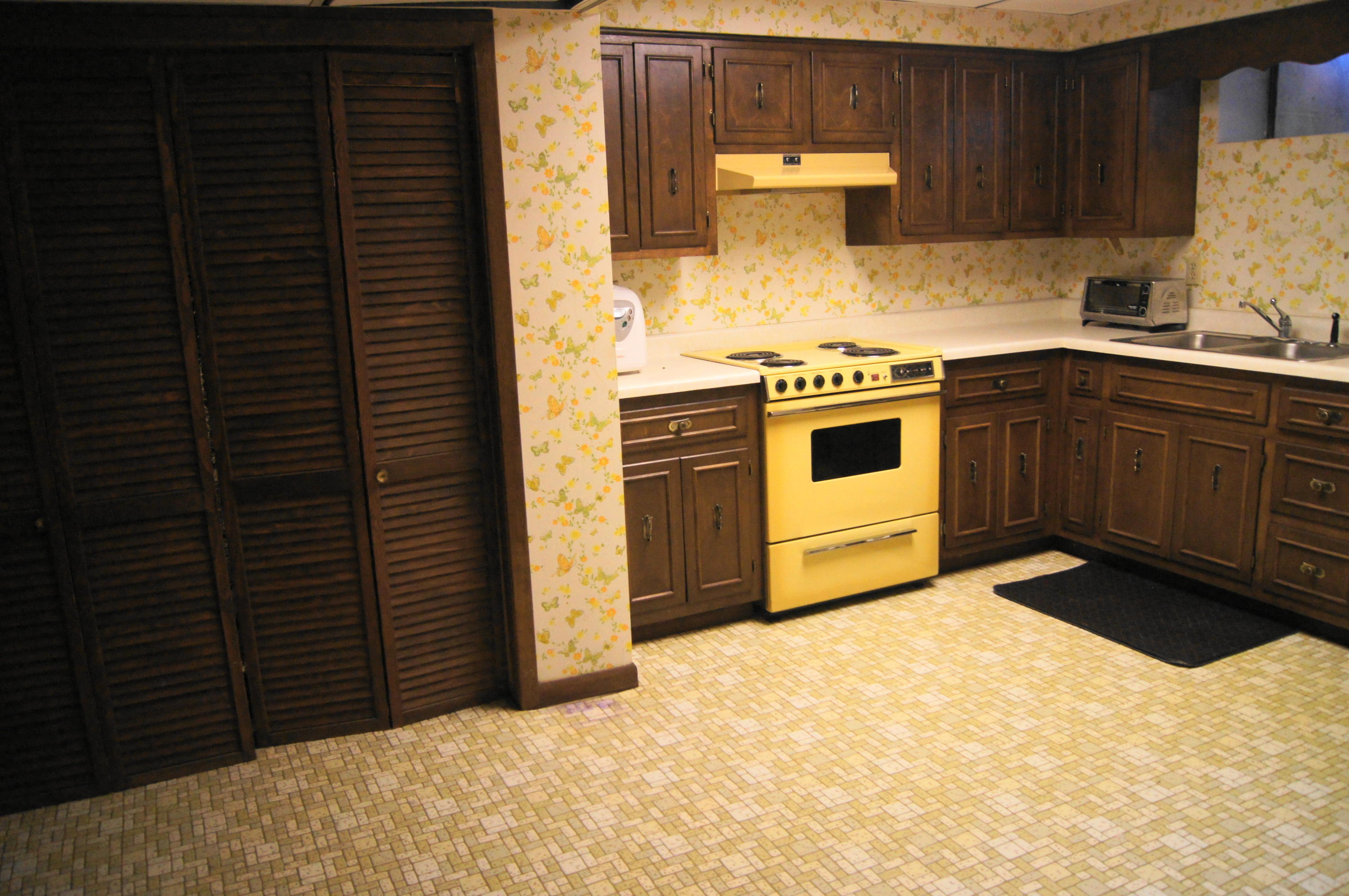108 Westlook Circle Oak Ridge, TN 37830 - Photo 26 of 32 Kitchenette 2.JPG