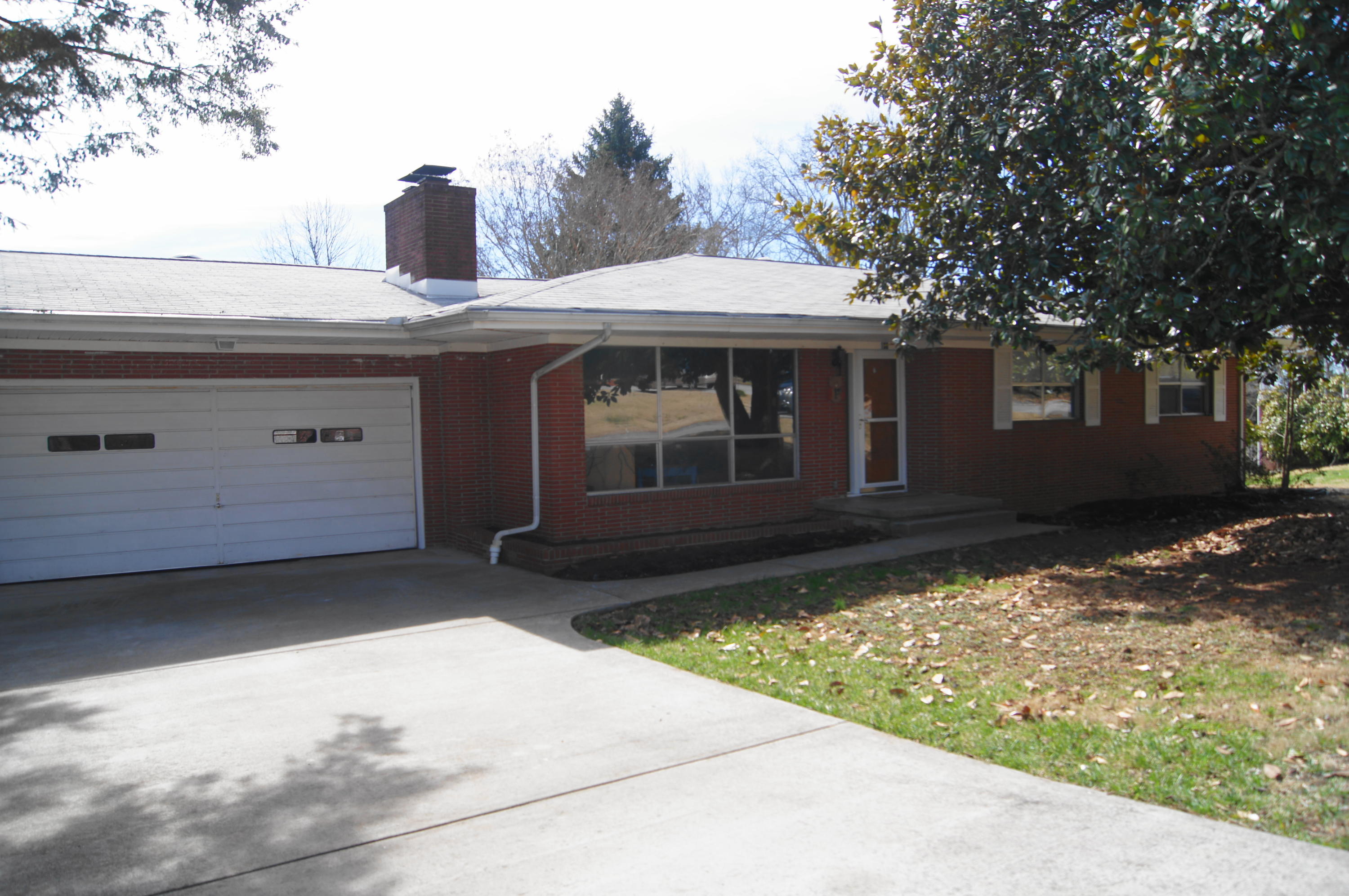 108 Westlook Circle Oak Ridge, TN 37830 - Photo 4 of 32 Front of House 3.JPG