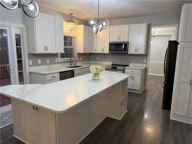 $500,000 | 15434 Glenwood, Overland Park, KS 66223