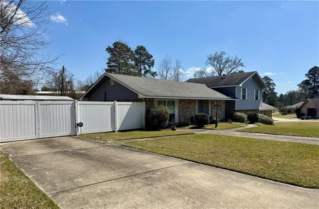 $240,000 | 103 Hermitage Road, Pineville, LA 71360