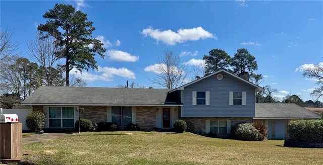 $240,000 | 103 Hermitage Road, Pineville, LA 71360