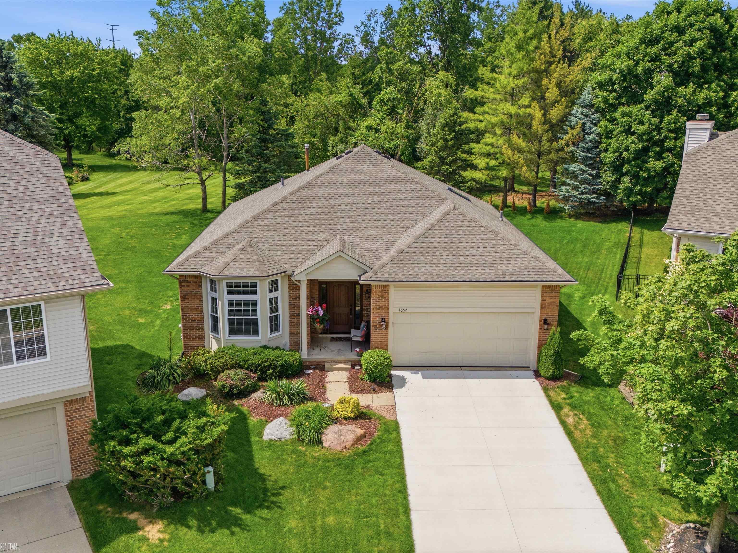 4652 Amberwood Court Rochester, MI 48306 - Photo 40 of 45