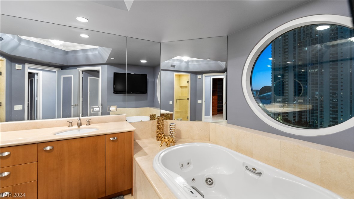 2777 Paradise Road, Unit 1503 Las Vegas, NV 89109 - Photo 45 of 78 Primary Bathroom at Night