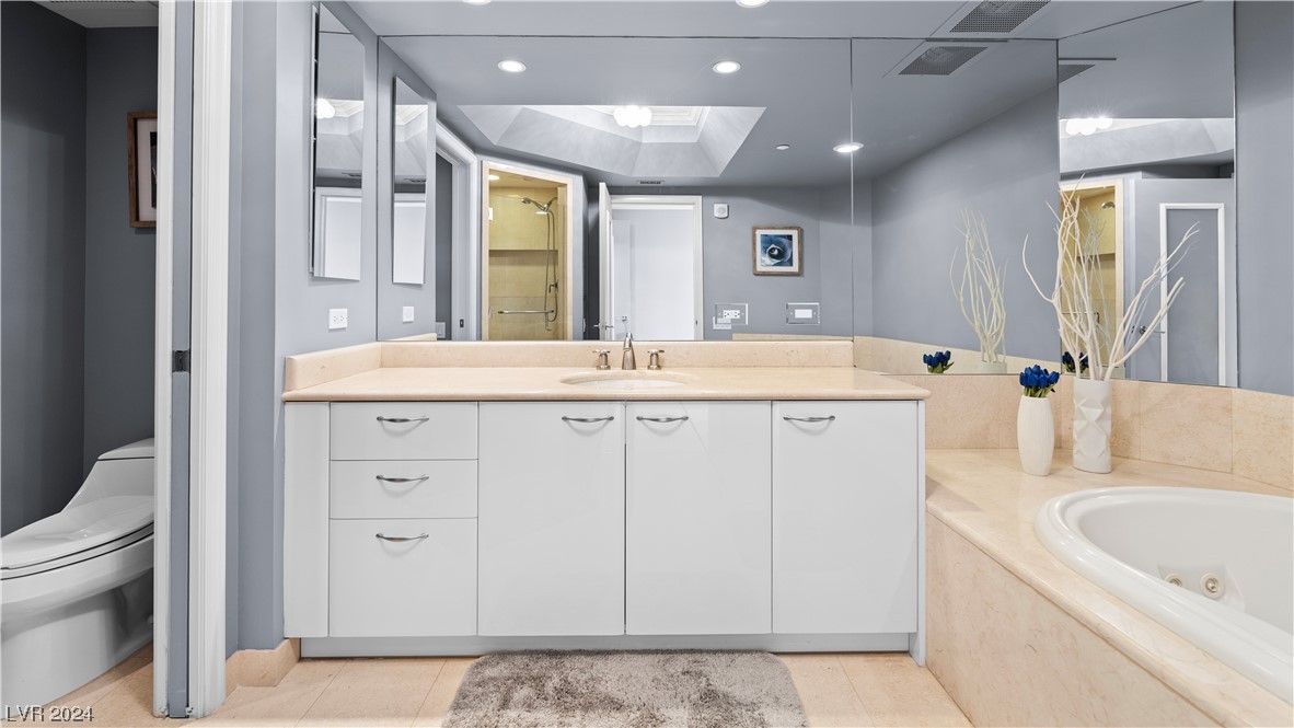 2777 Paradise Road, Unit 1503 Las Vegas, NV 89109 - Photo 56 of 78 Secondary En Suite Bathroom