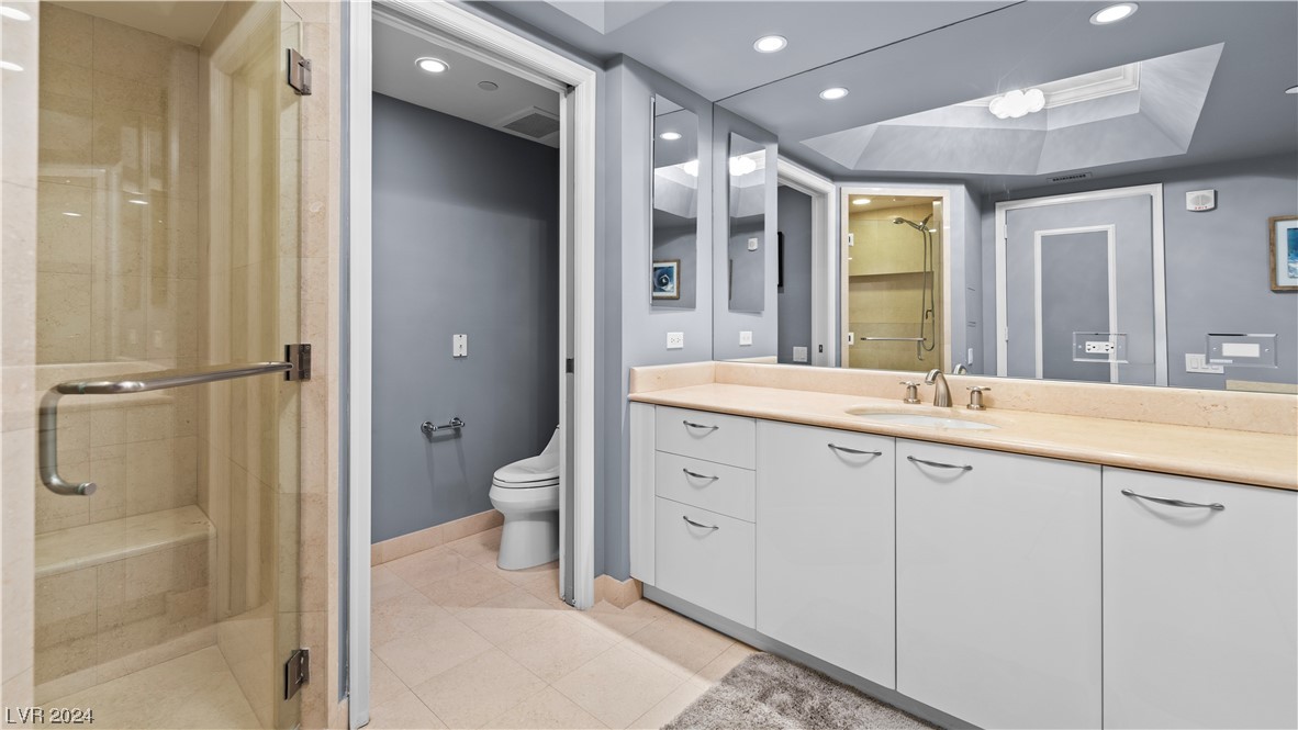 2777 Paradise Road, Unit 1503 Las Vegas, NV 89109 - Photo 57 of 78 Secondary En Suite Bathroom