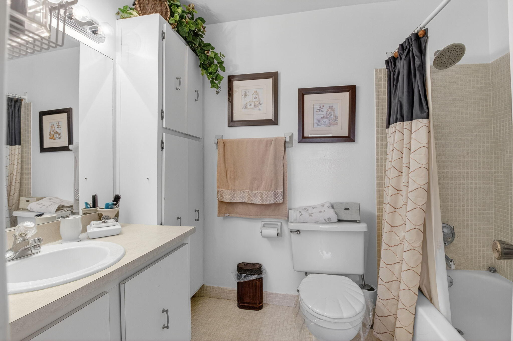 13757 Flora Place, Unit G Delray Beach, FL 33484 - Photo 17 of 58 a bathroom with a toilet sink and shower