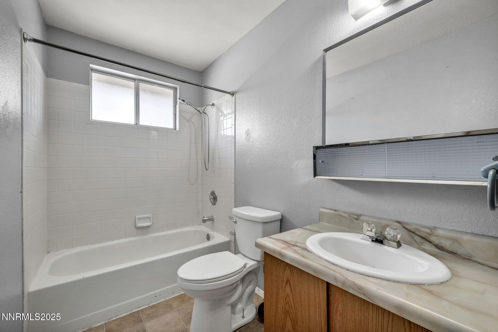 17475 Egret Lane Reno, NV 89508 - Photo 39 of 67 a bathroom with a sink a toilet and bathtub