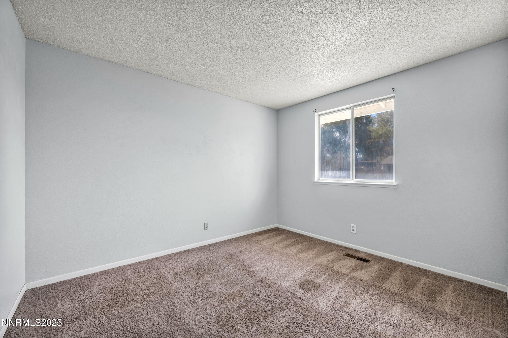 17475 Egret Lane Reno, NV 89508 - Photo 45 of 67 an empty room with a window