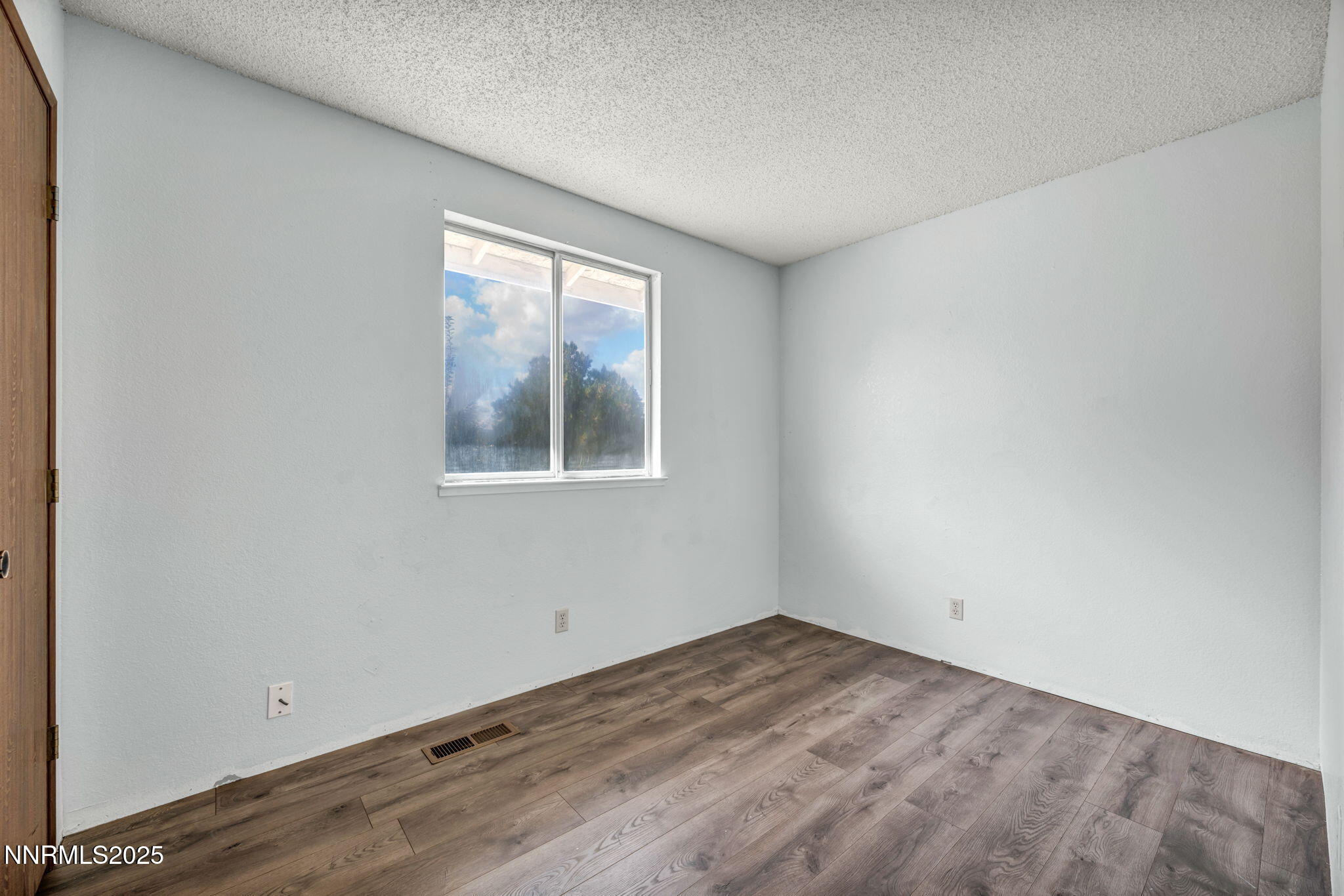 17475 Egret Lane Reno, NV 89508 - Photo 47 of 67 an empty room with a window