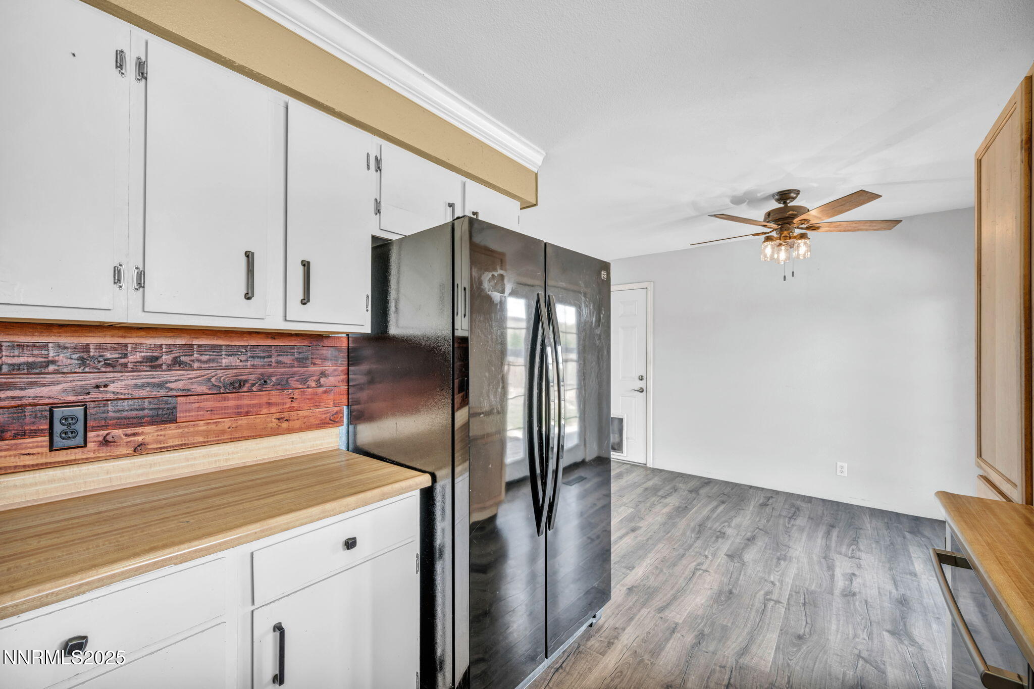 17475 Egret Lane Reno, NV 89508 - Photo 65 of 67 a kitchen with granite countertop a refrigerator and cabinets