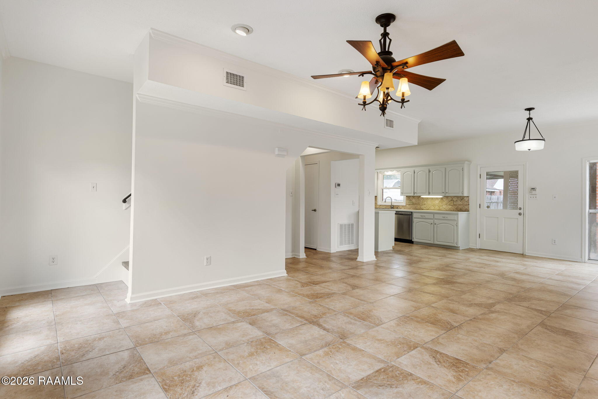 619 Canberra Road Lafayette, LA 70503 - Photo 7 of 28 7-web-or-mls-619 Canberra Rd-7