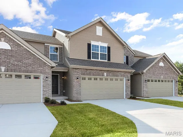 $324,900 | 12 Fairmount Grv Drive, St. Peters, MO 63376