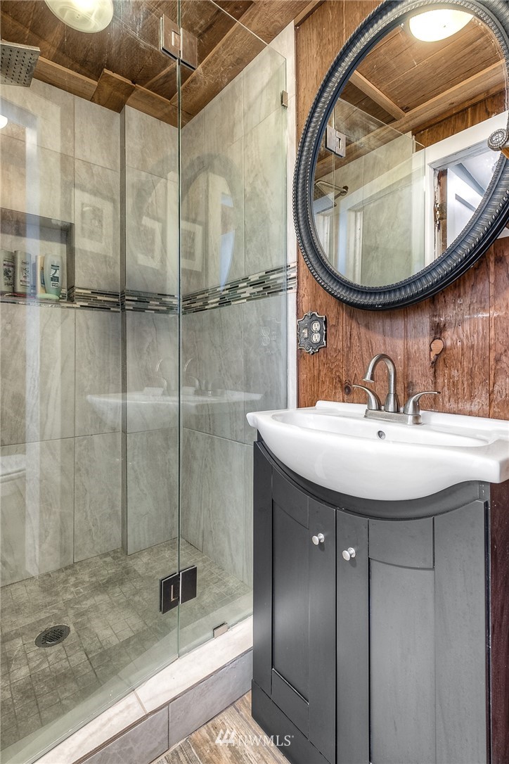 11112 Karshner Road East Edgewood, WA 98372 - Photo 12 of 40 a bathroom with a sink and a mirror