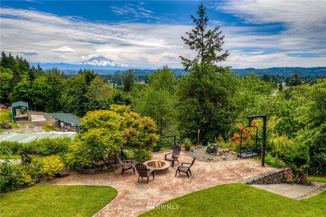 11112 Karshner Road East Edgewood, WA 98372 - Photo 31 of 40 a view of a backyard with sitting area