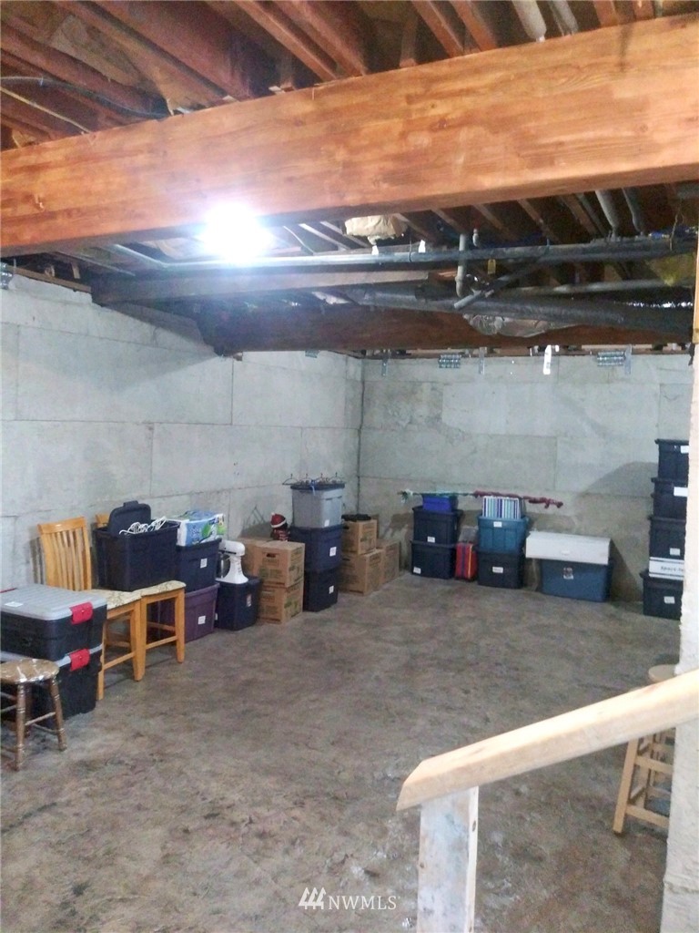 11112 Karshner Road East Edgewood, WA 98372 - Photo 40 of 40 a view of a garage