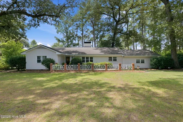 $634,900 | 207 Country Club Drive, New Bern, NC 28562