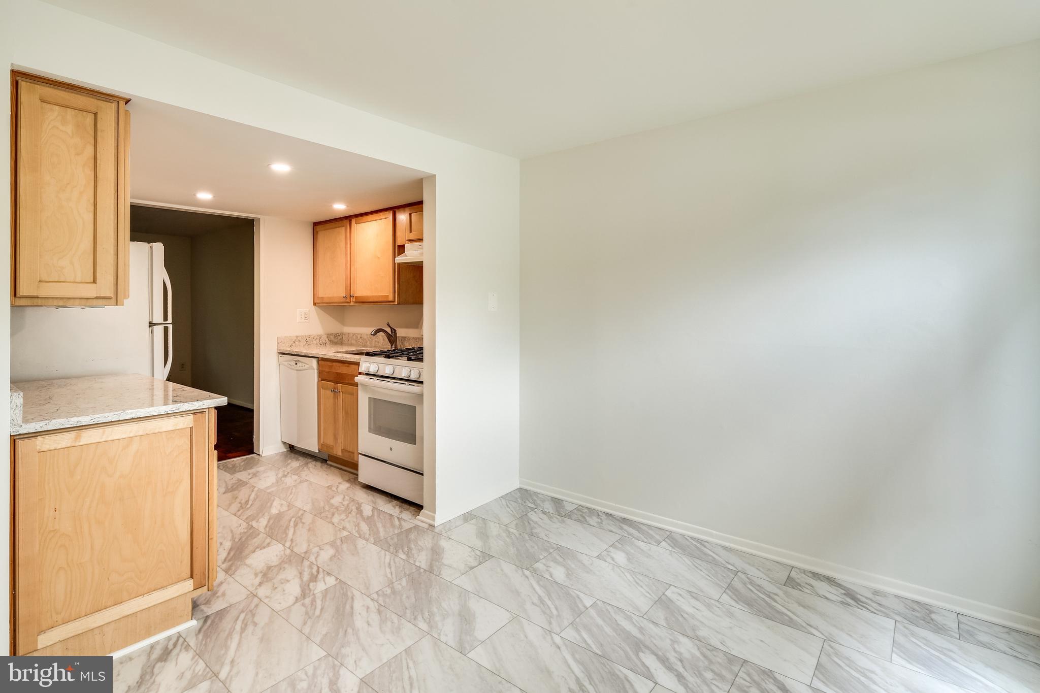8966 Footed Ridge Columbia, MD 21045 - Photo 6 of 30 ROOMY KITCHEN AREA