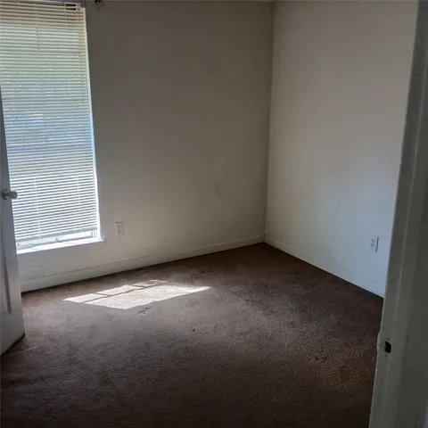 a view of empty room with window