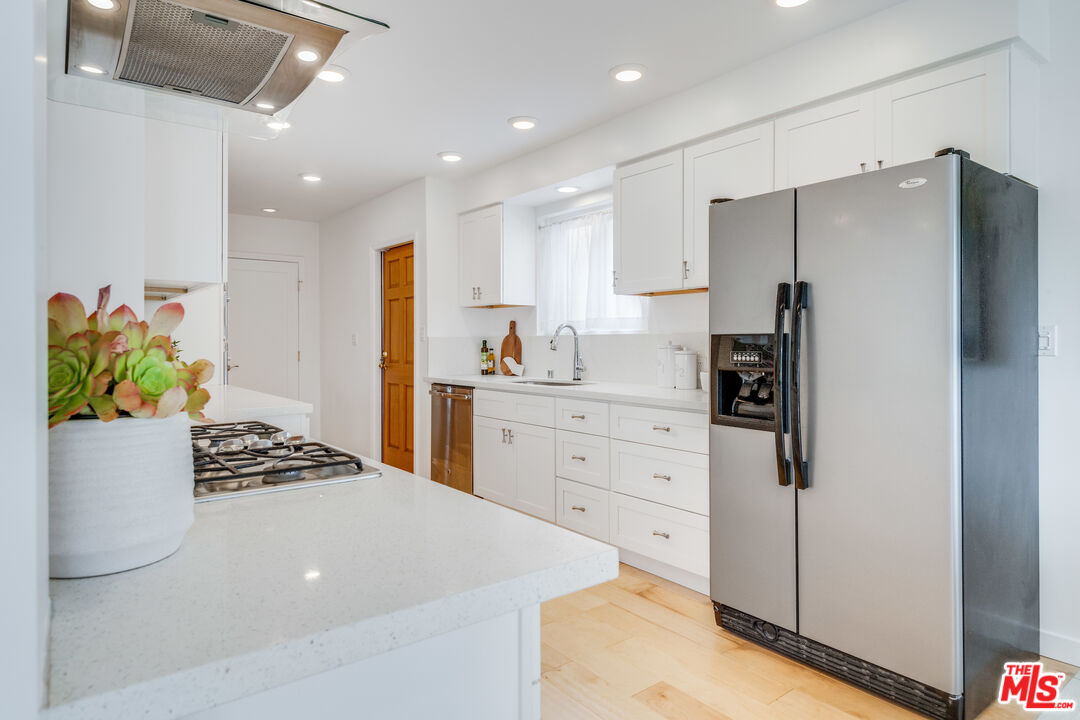 215 Waterview Street Playa del Rey, CA 90293 - Photo 12 of 40 Gallery Image 12