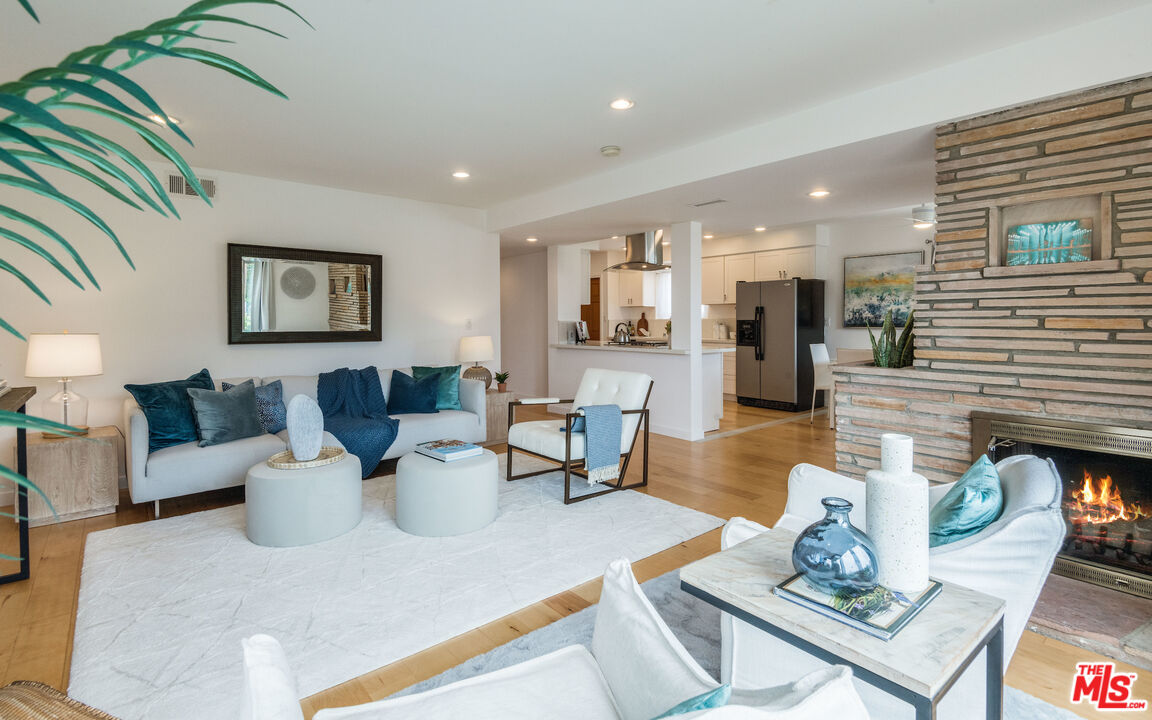 215 Waterview Street Playa del Rey, CA 90293 - Photo 3 of 40 Gallery Image 3