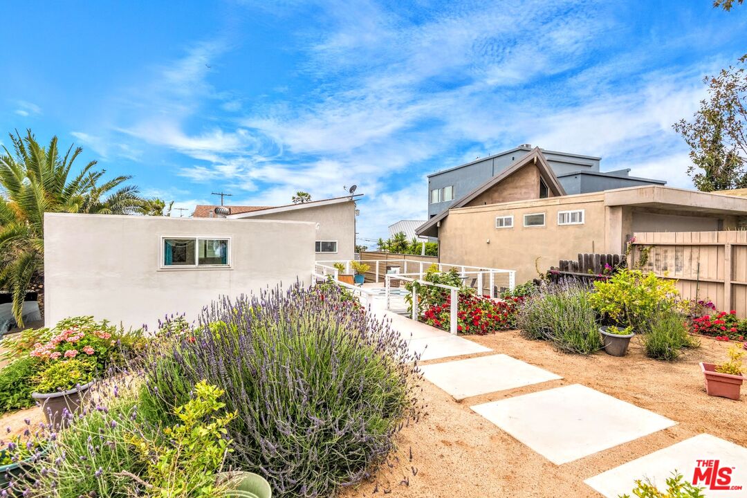 215 Waterview Street Playa del Rey, CA 90293 - Photo 32 of 40 Gallery Image 32