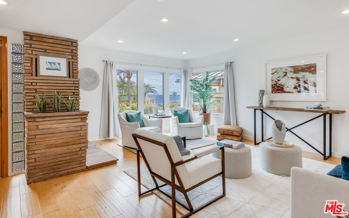 215 Waterview Street Playa del Rey, CA 90293 - Photo 8 of 40 Gallery Image 8