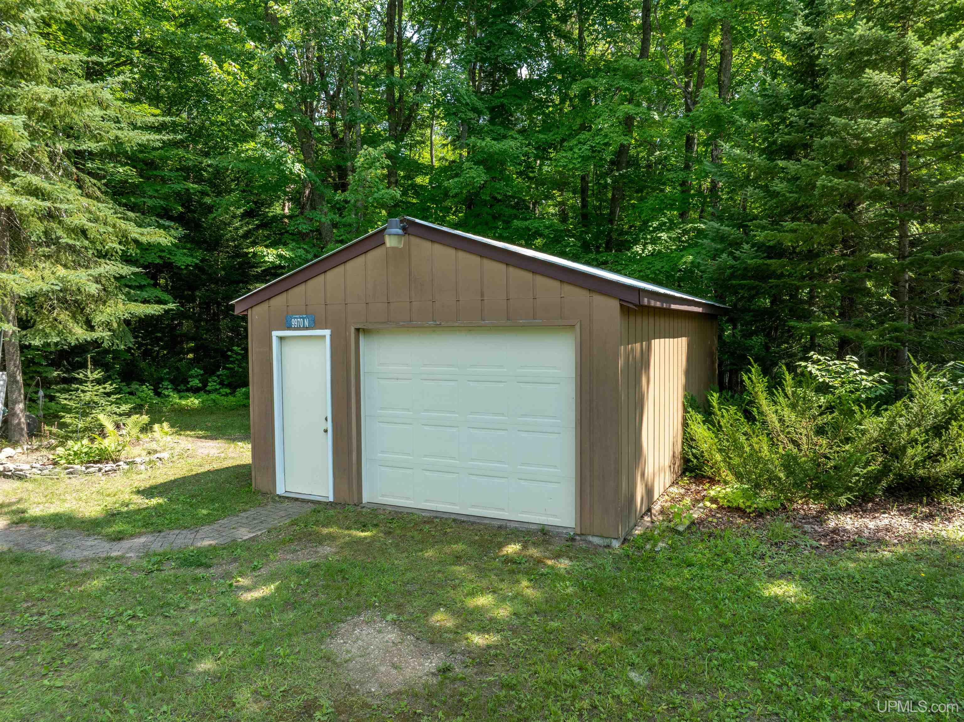9970 Graves Road Manistique, MI 49854 - Photo 15 of 29 Gallery Image 15