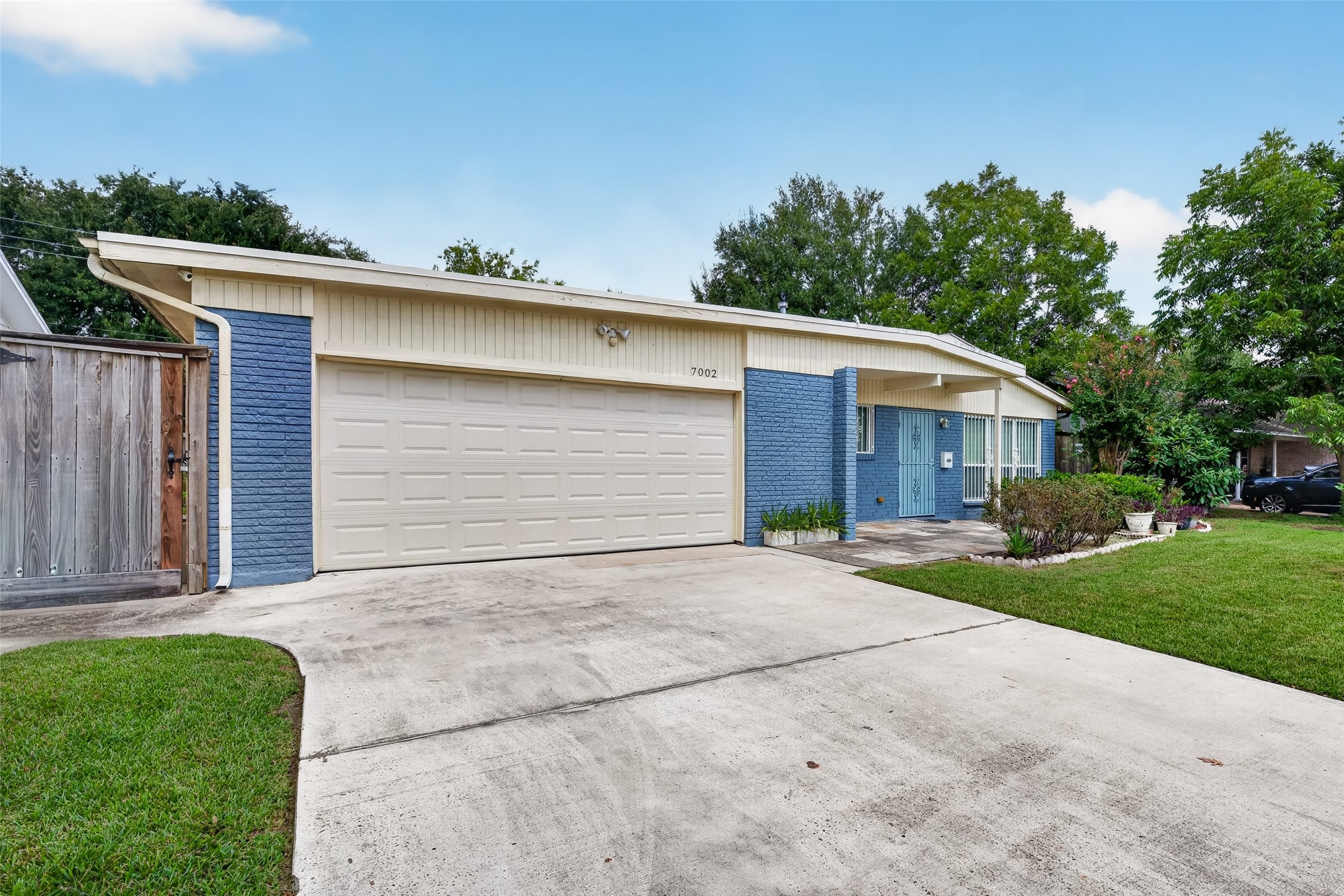 7002 Leader Street Houston, TX 77074 - Photo 2 of 49 Gallery Image 2