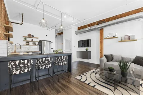 $174,950 | 706 Broadway Boulevard, Unit 505, Kansas City, MO 64105