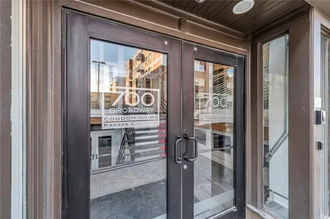 $174,950 | 706 Broadway Boulevard, Unit 505, Kansas City, MO 64105