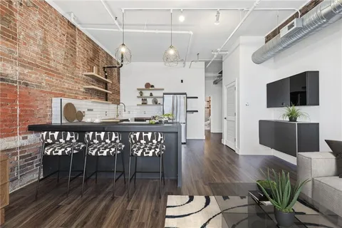 $174,950 | 706 Broadway Boulevard, Unit 505, Kansas City, MO 64105