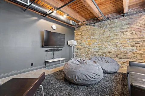 $174,950 | 706 Broadway Boulevard, Unit 505, Kansas City, MO 64105