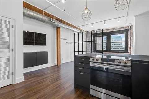 $174,950 | 706 Broadway Boulevard, Unit 505, Kansas City, MO 64105