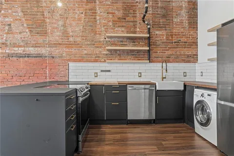 $174,950 | 706 Broadway Boulevard, Unit 505, Kansas City, MO 64105