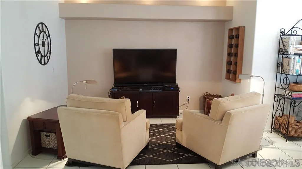 5157 Renaissance Avenue, Unit A San Diego, CA 92122 - Photo 4 of 7