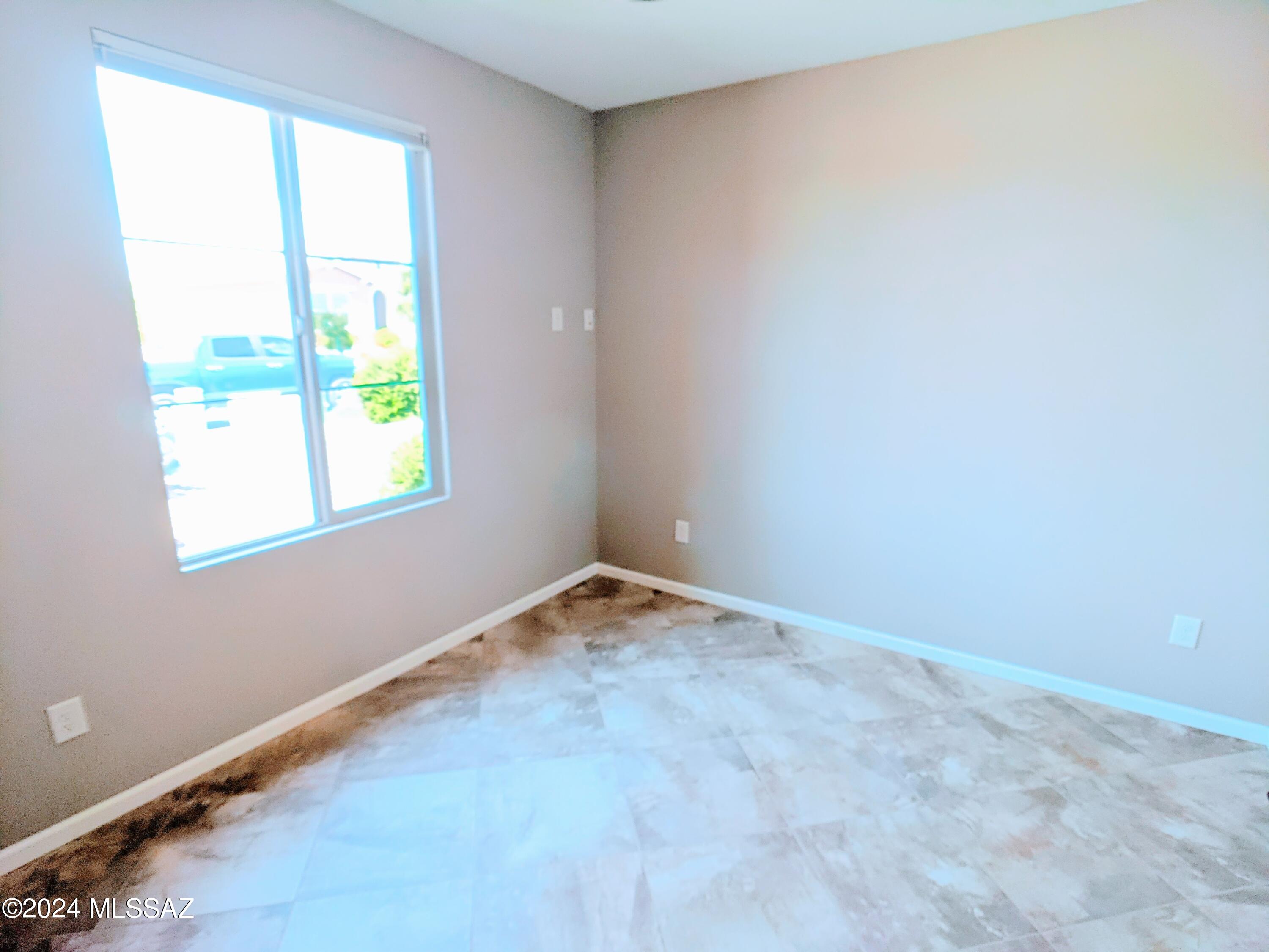 61021 East Slate Road Oracle, AZ 85623 - Photo 18 of 18 an empty room with a window