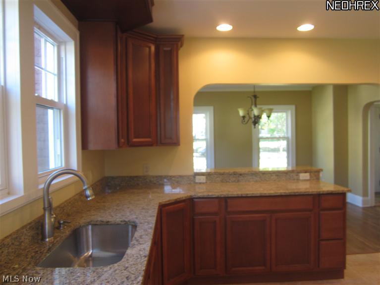 3290 Lansmere Road Beachwood, OH 44122 - Photo 4 of 17 Gallery Image 4