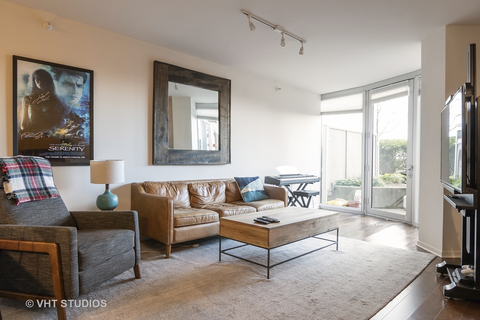 807 Davis Street, Unit 708 Evanston, IL 60201 - Photo 2 of 14