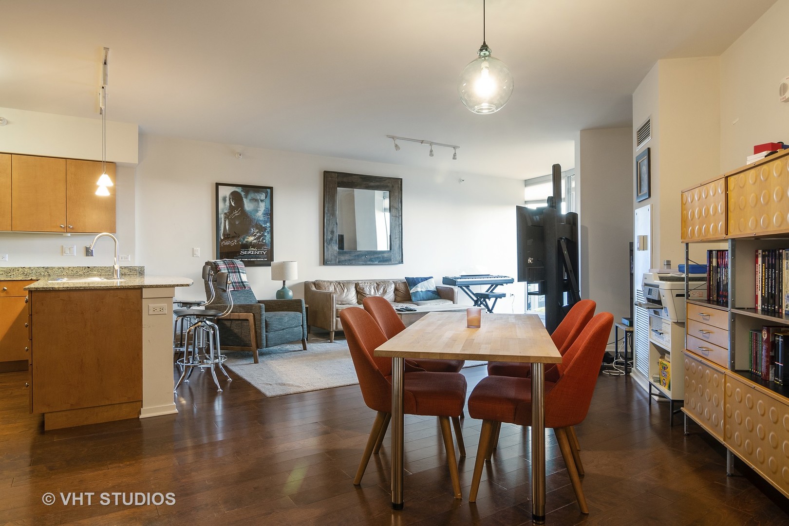 807 Davis Street, Unit 708 Evanston, IL 60201 - Photo 4 of 14